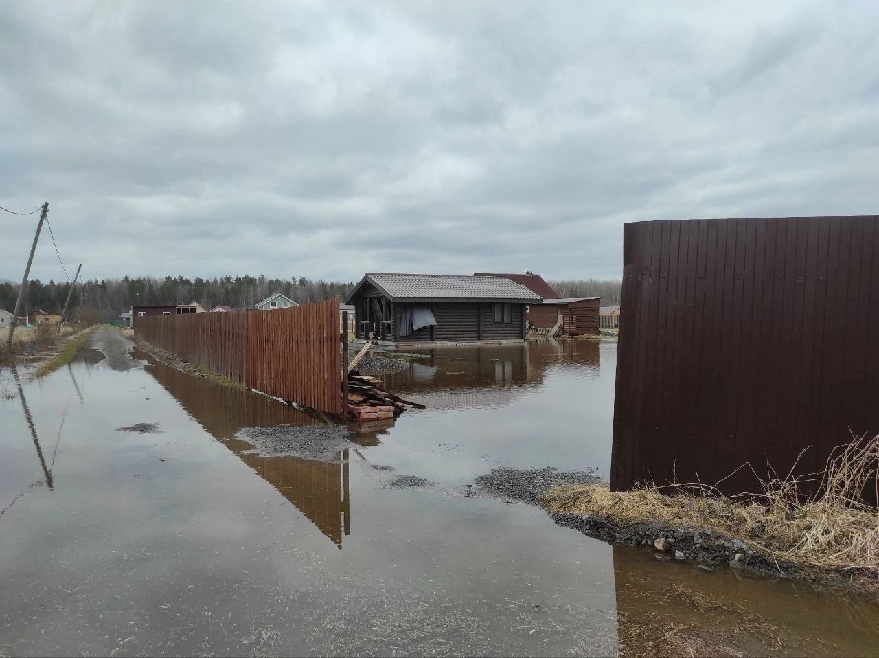 «SOS! Неделю живем в кошмаре!» — затопило деревню в Кондопожском районе