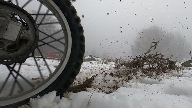 Поезд протаранил мотоцикл в Пряжинском районе Карелии