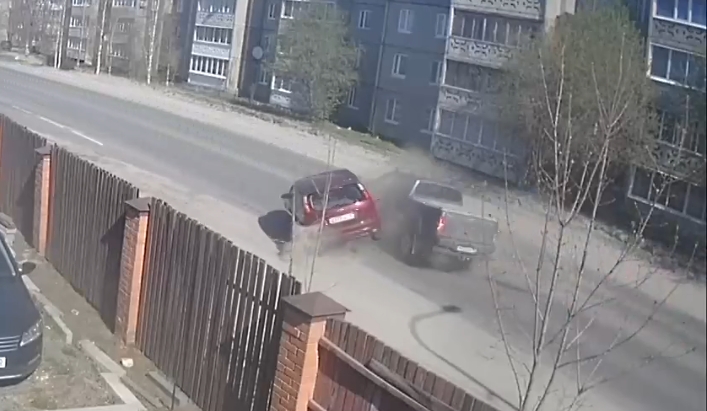 В сети опубликовано видео жесткой аварии на окраине Петрозаводска