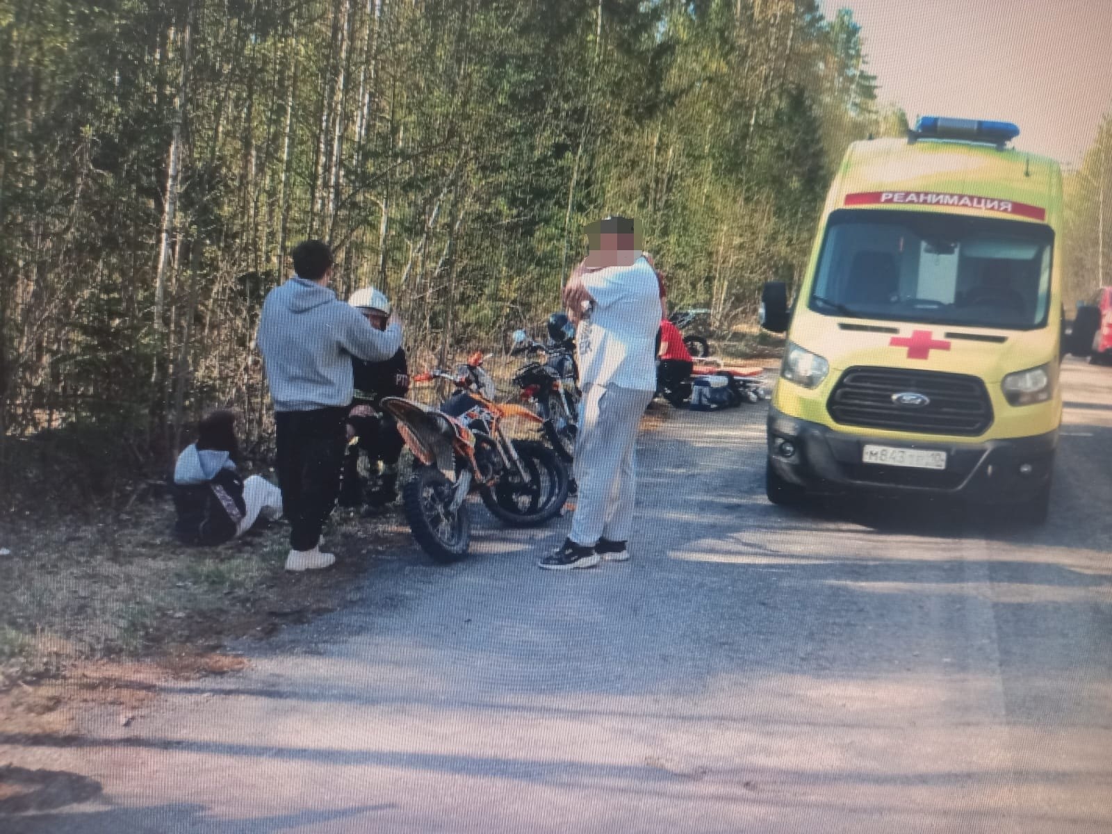 Байкерам после ДТП в одном из районов Карелии понадобилась помощь медиков