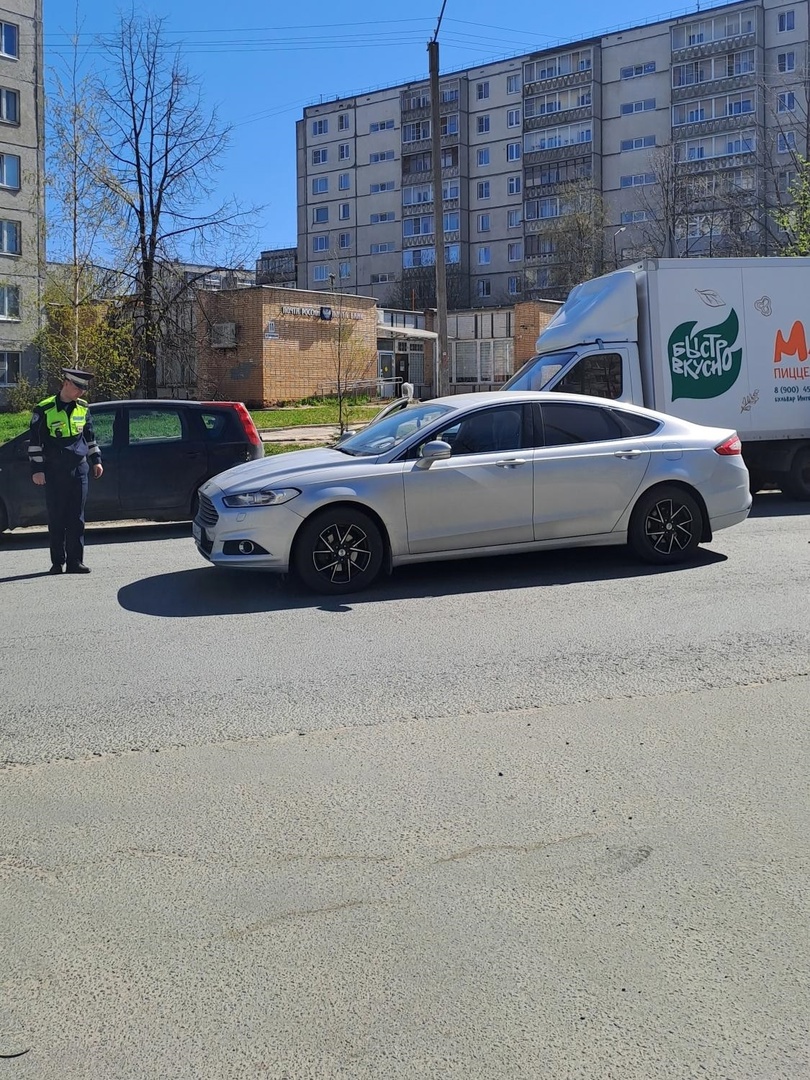 В Петрозаводске сбили девушку, переходившую улицу в неположенном месте