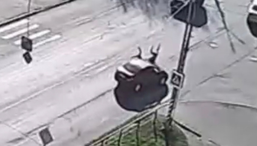 Легковушка вылетела на «зебру» и сбила двух пешеходов в Петрозаводске