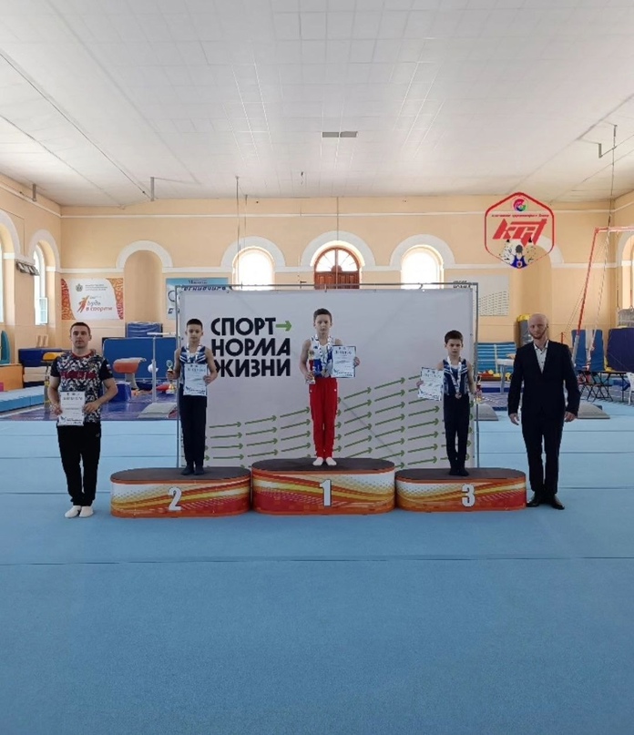 Три медали завоевал юный гимнаст из Карелии на престижных соревнованиях