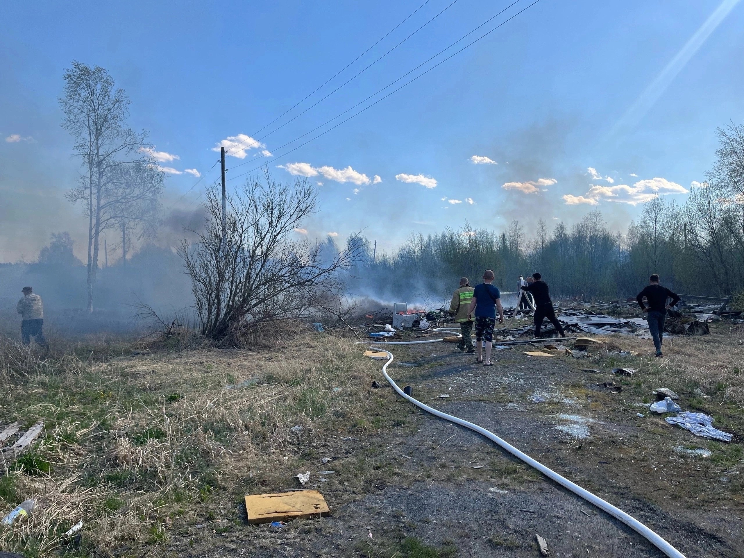 В Беломорске у трех семей сгорели дома: объявлен сбор помощи