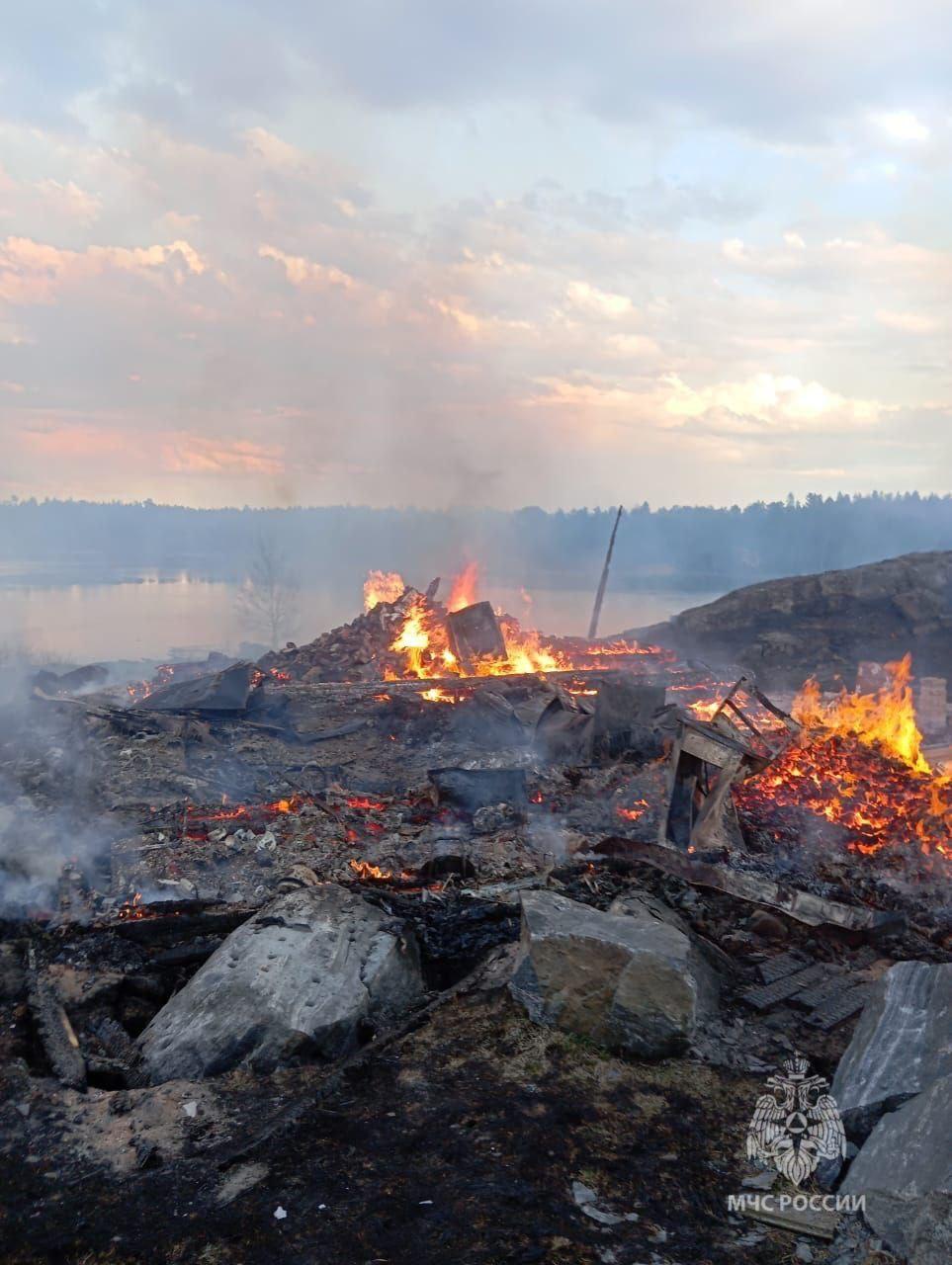 МЧС Карелии опубликовало фото сгоревших домов в поселке Гридино