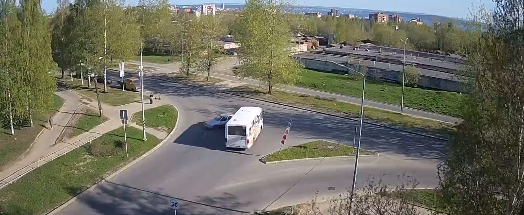 Автобус столкнулся с легковушкой в Петрозаводске
