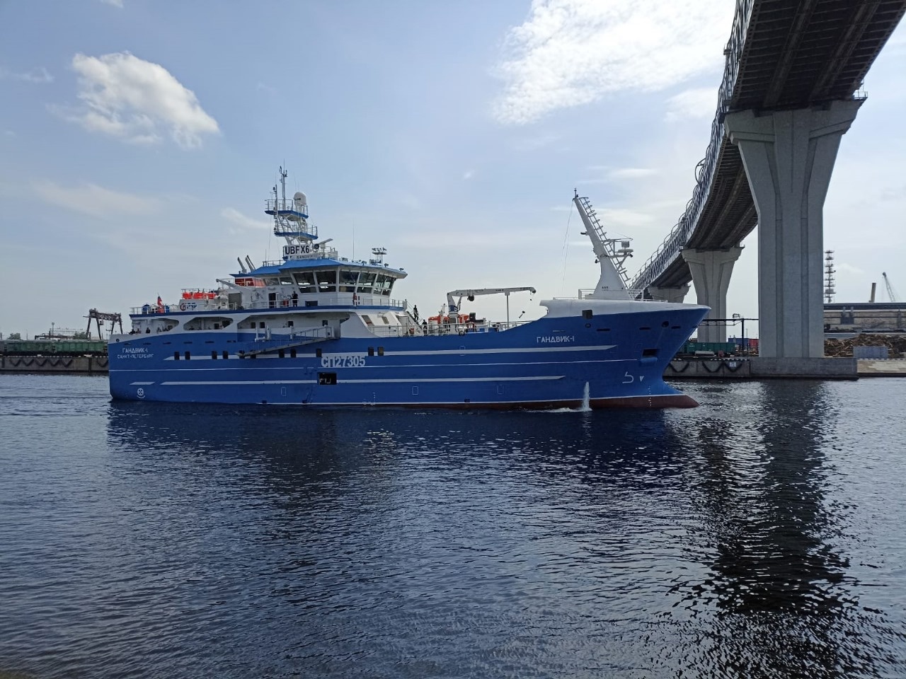 Новое уникальное судно, построенное по заказу карельских рыбаков, отправилось в первый рейс