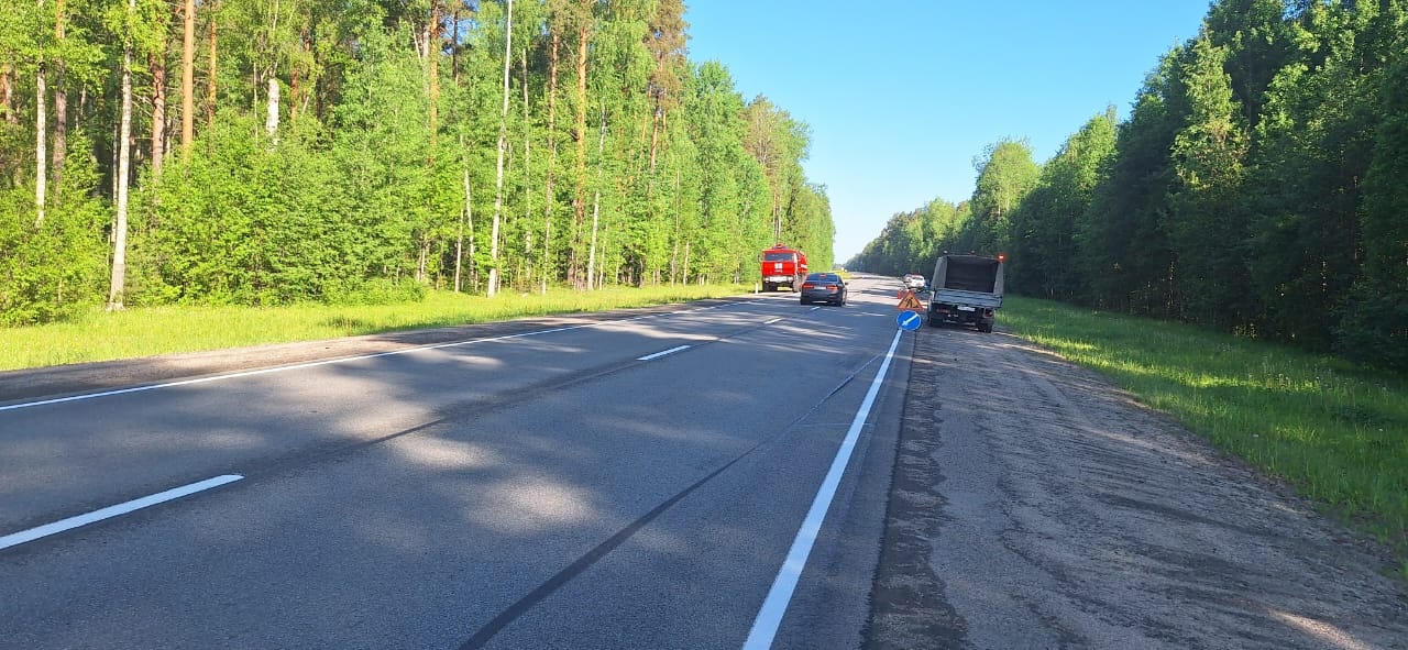 Уставший мотоциклист догнал иномарку на дороге в Карелии