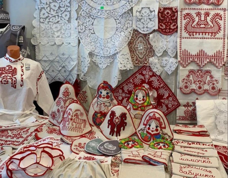 В Карелии появились новые мастерицы по традиционной карельской вышивке
