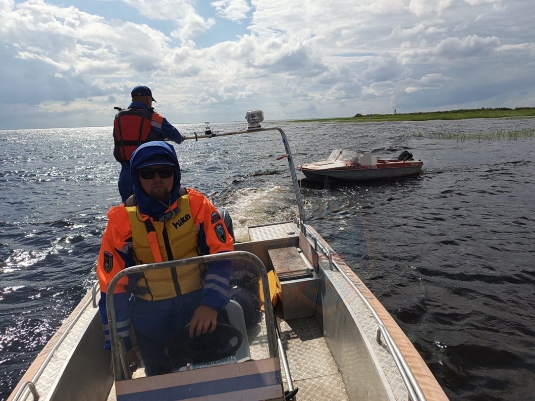 На Ладожском озере спасатели нашли мертвого рыбака