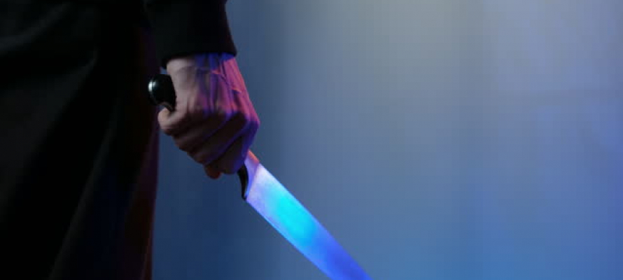 В Кеми расследовали уголовное дело в отношении мужчины, который угрожал подростку ножом