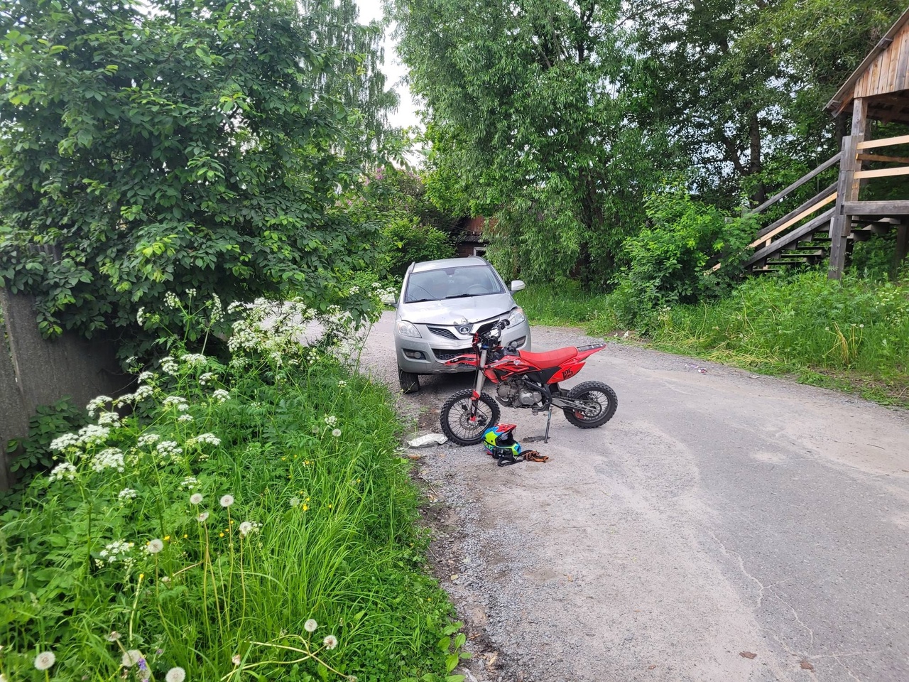 Ребенок на мотоцикле влетел в иномарку в райцентре Карелии