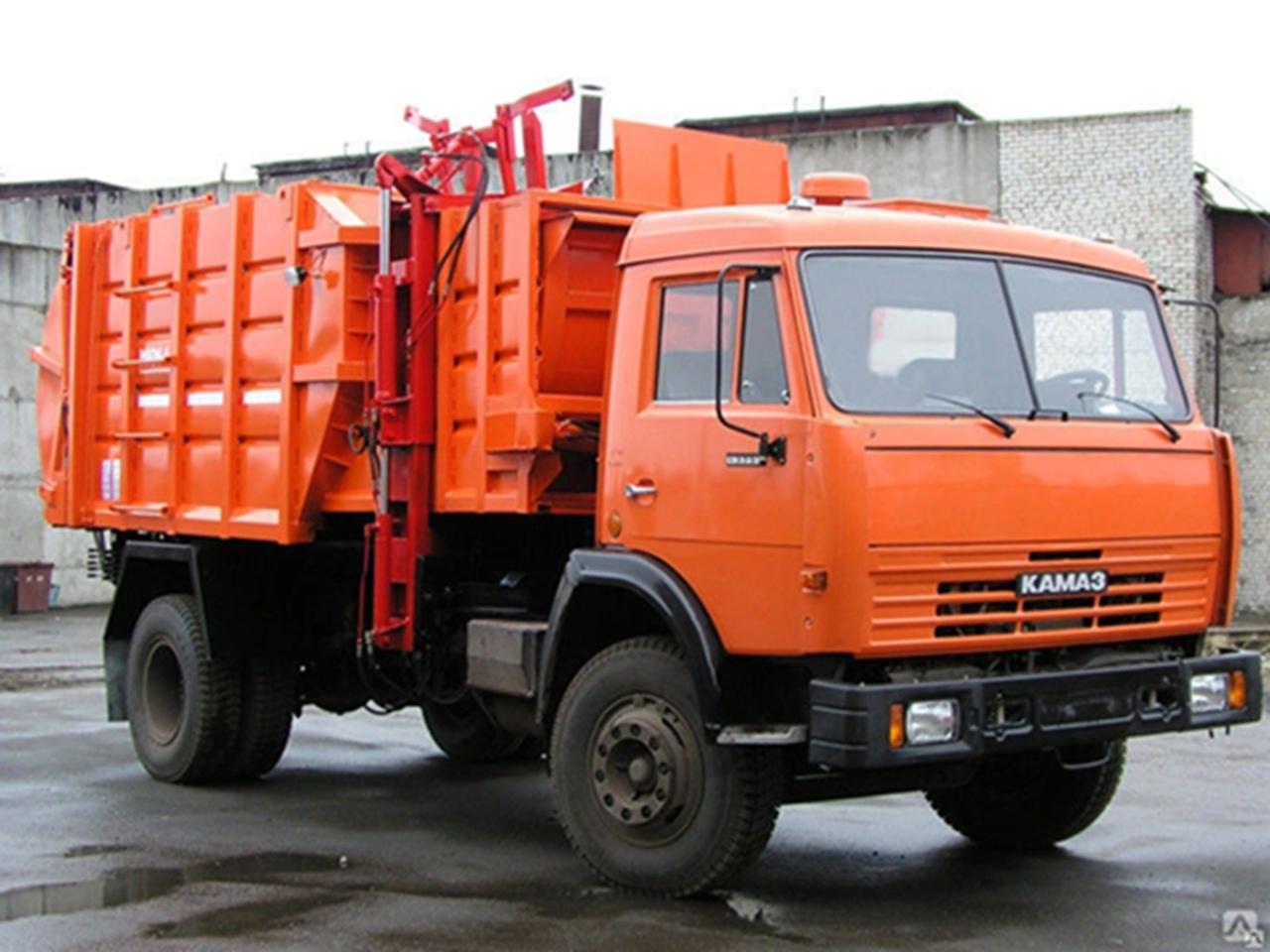 В Петрозаводск ищут водителей мусоровозов
