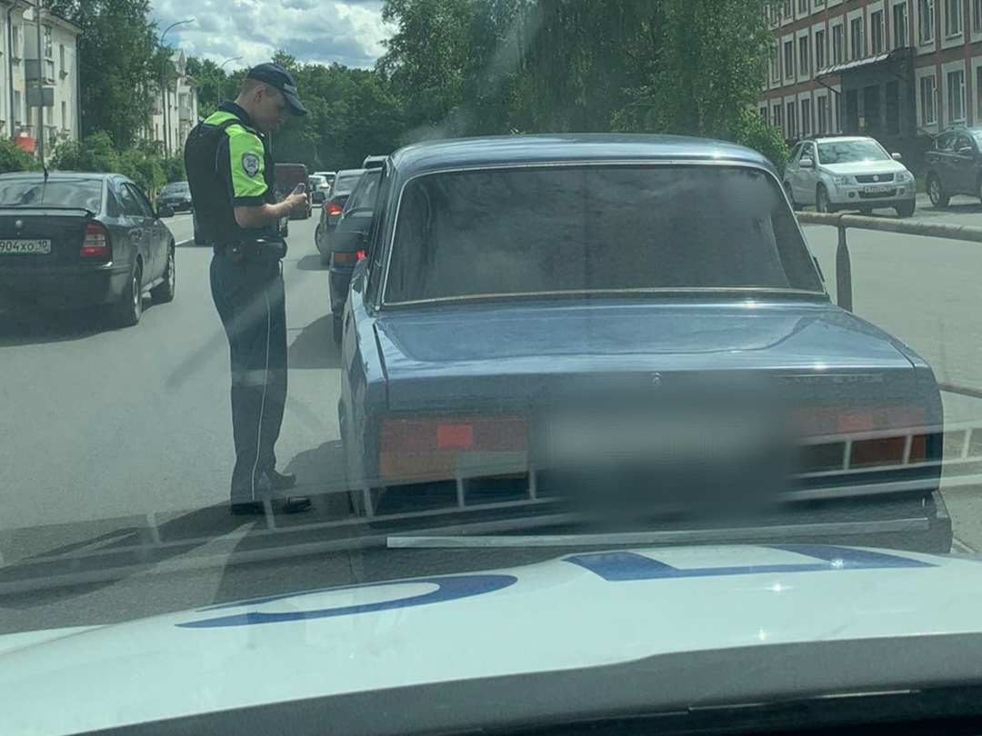 Один водитель в Петрозаводске получил сразу три штрафа