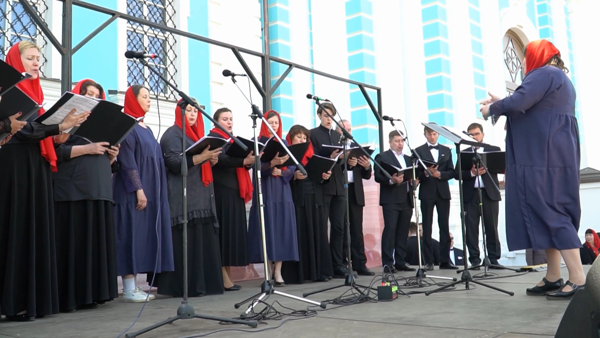 Карельские хористы споют в Костроме про Ивана Сусанина
