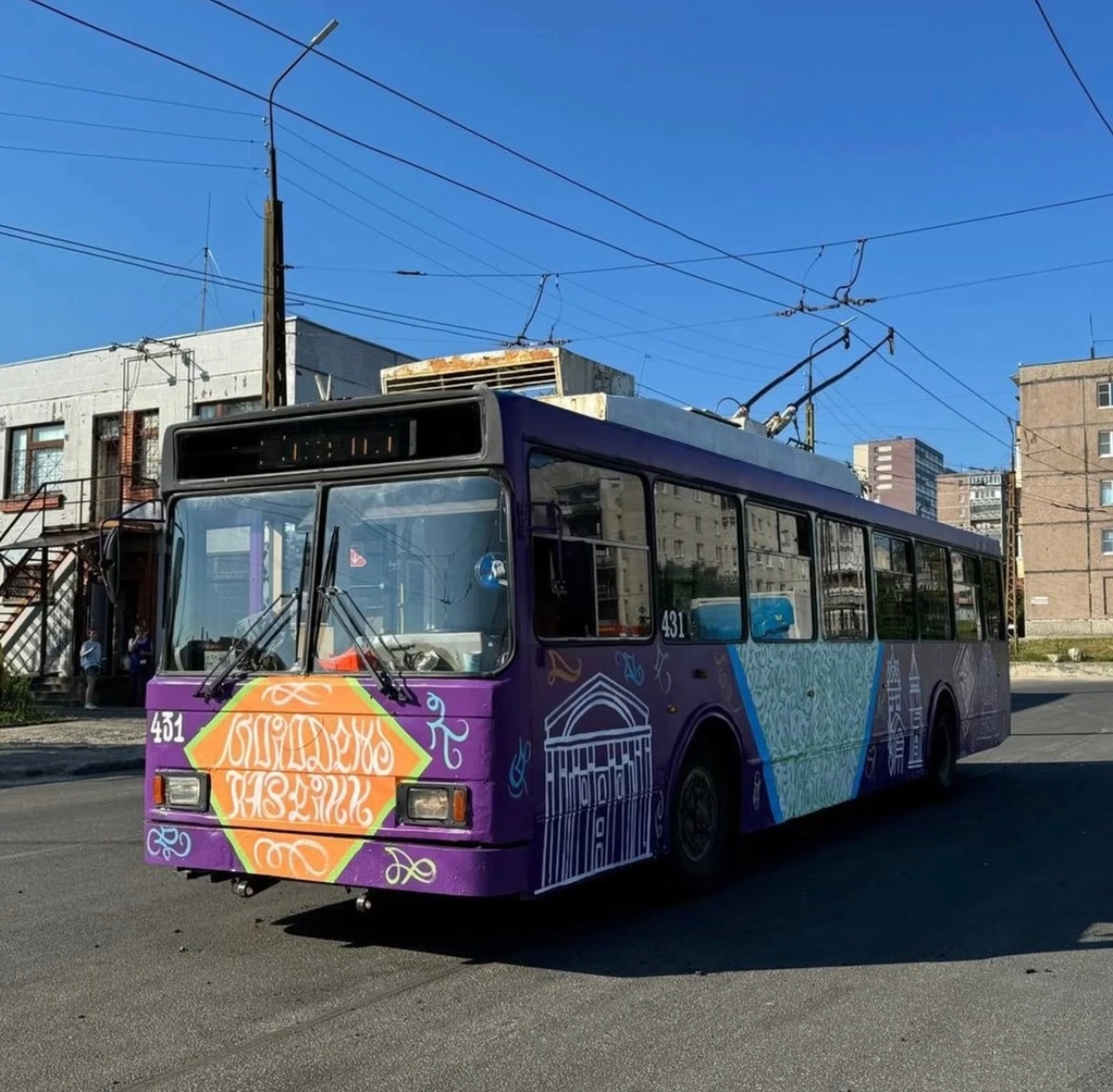 Необычно яркий троллейбус вышел на улицы Петрозаводска