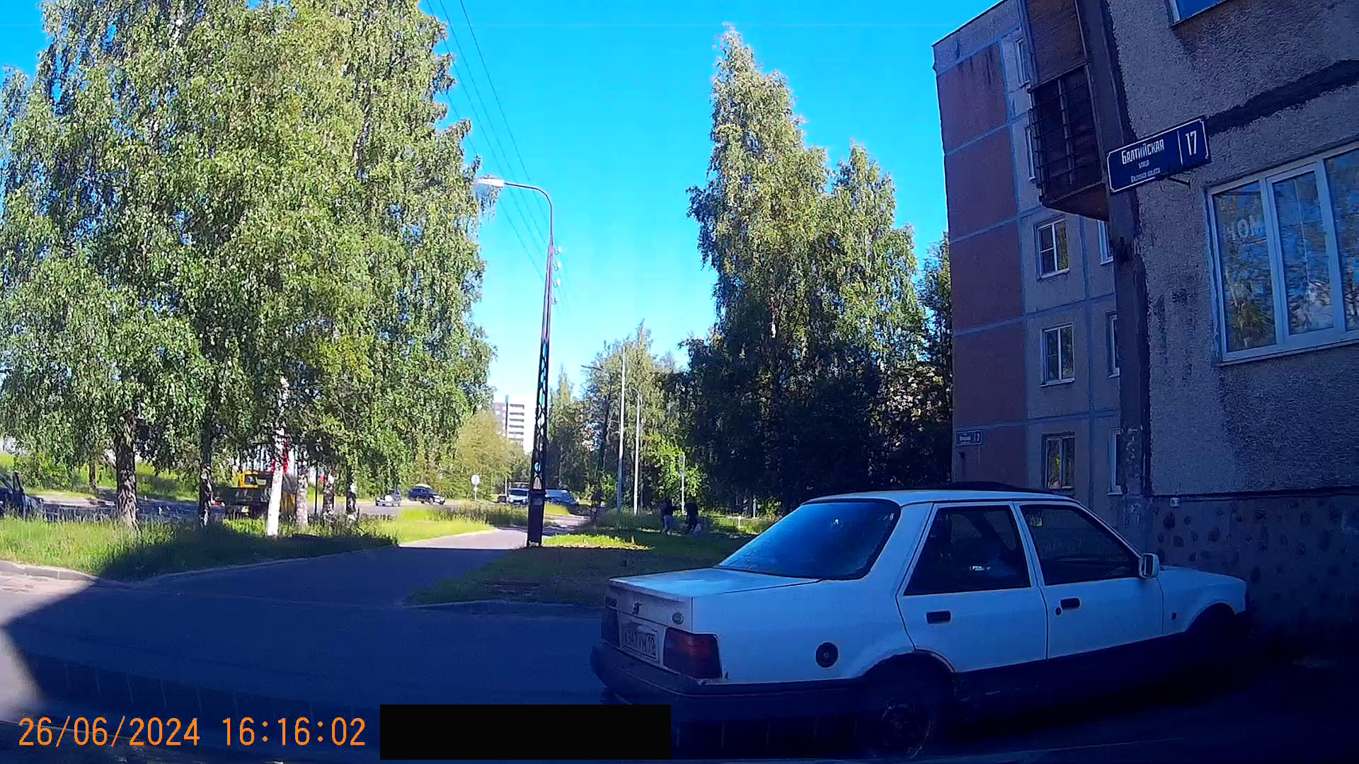 Житель Петрозаводска атаковал чужую машину, припарковавшуюся во дворе многоквартирного дома