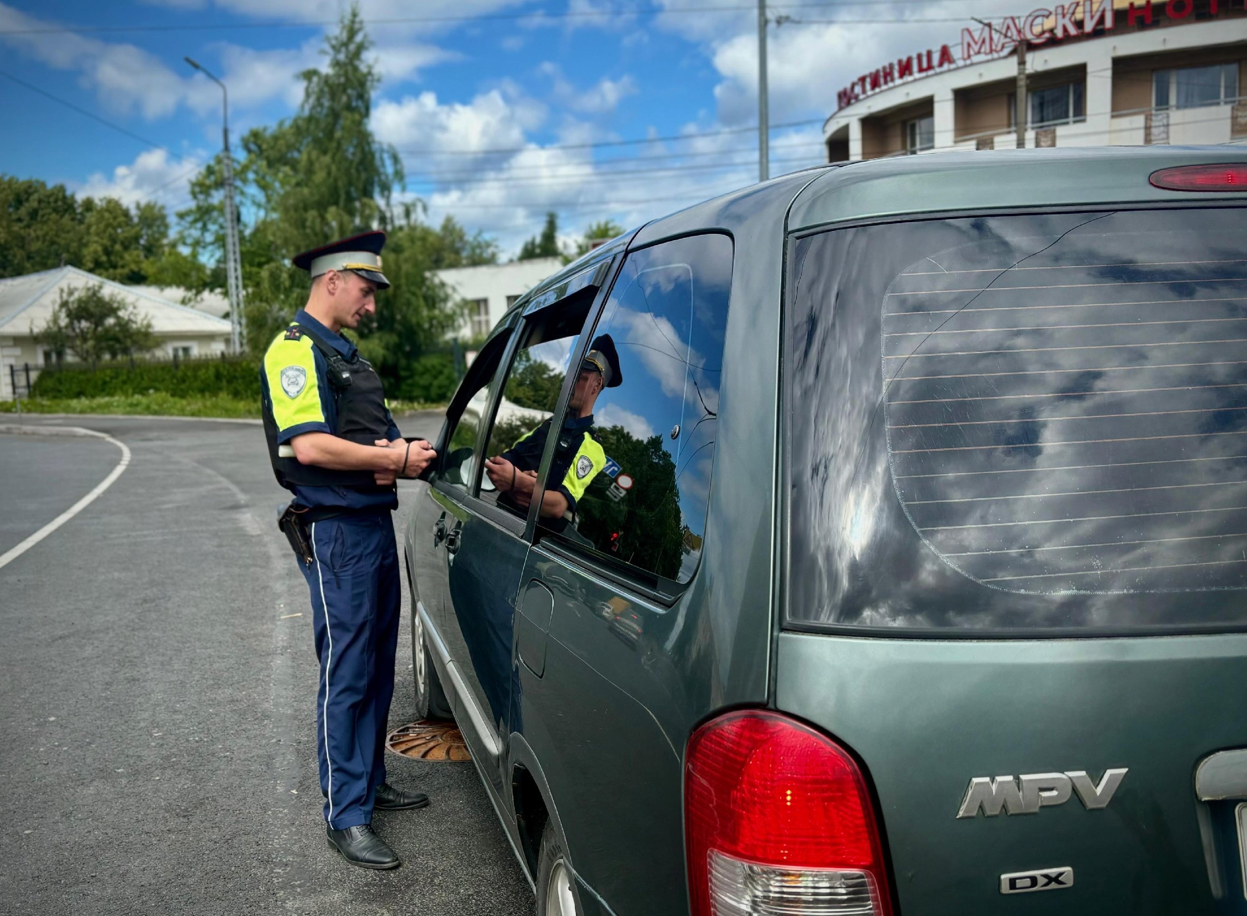 «Не я буду нести ответственность, а тот, кто в меня врежется», — водитель в Петрозаводске вез малышей без детских кресел и ремней безопасности