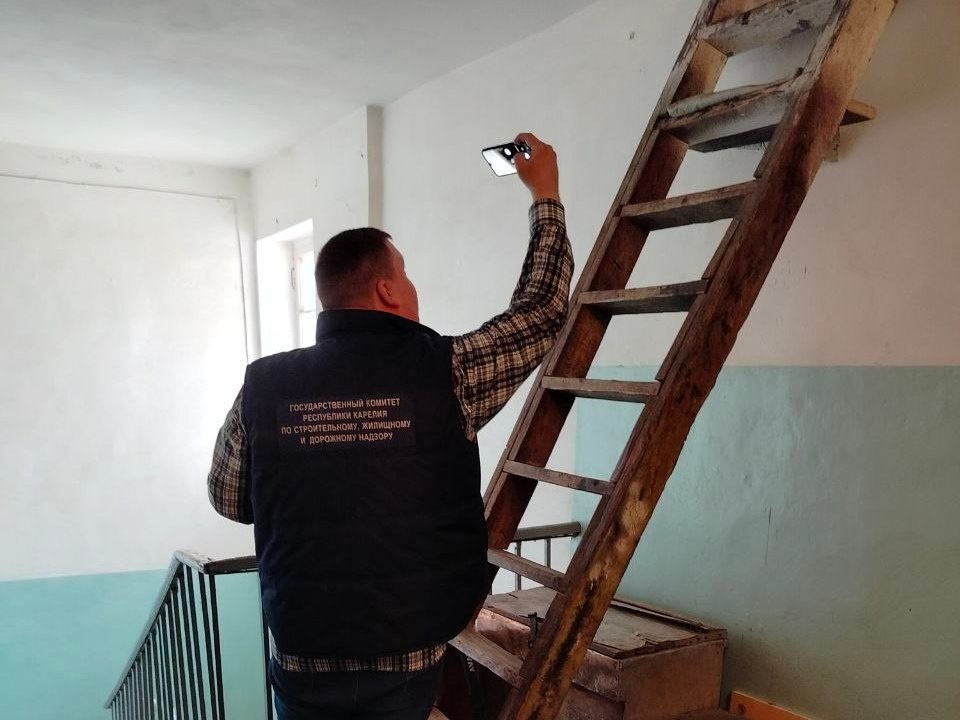 Управляющую компанию в Петрозаводске накажут за протекающую крышу