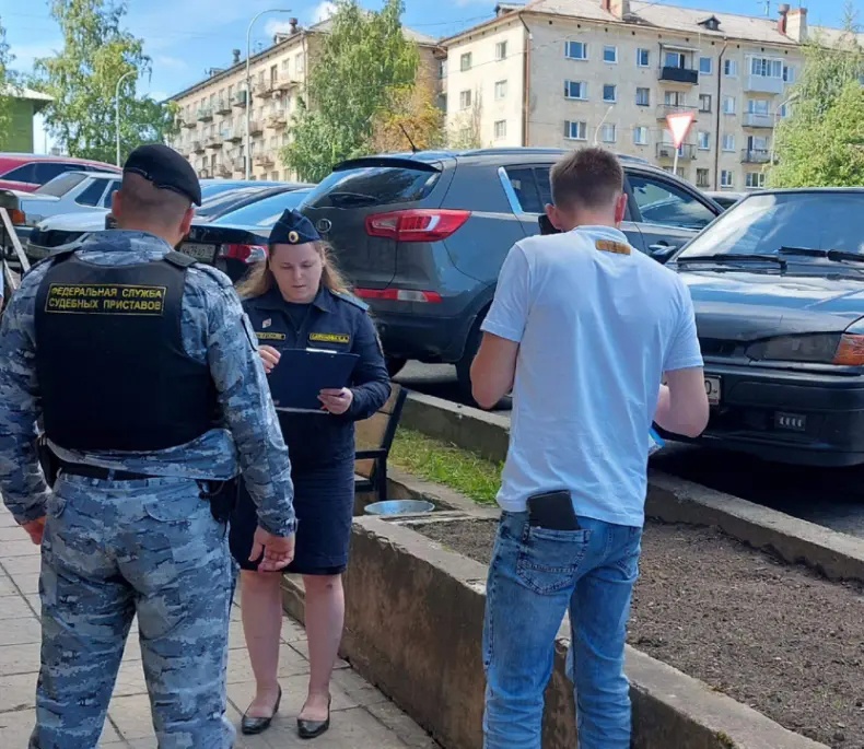 Судебные приставы в Петрозаводске нашли и арестовали автомобиль должника с помощью спецпрограммы