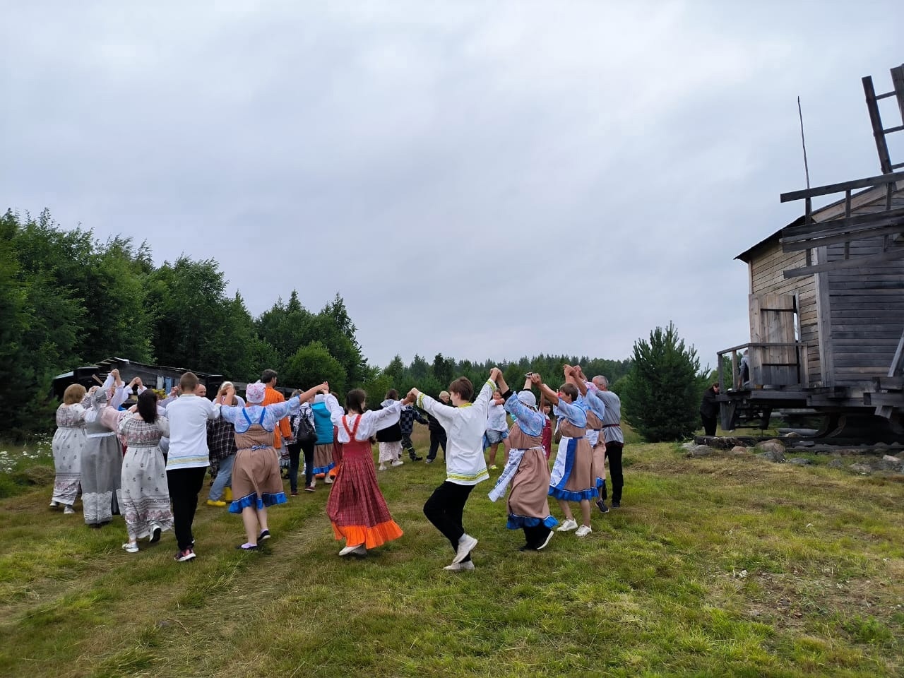 На севере Карелии отметили православный праздник: Хороводила всем Хозяйка-мельница