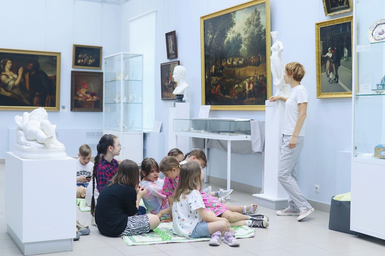 Выставку с экспонатами из разных стран представили в Музее изобразительных искусств