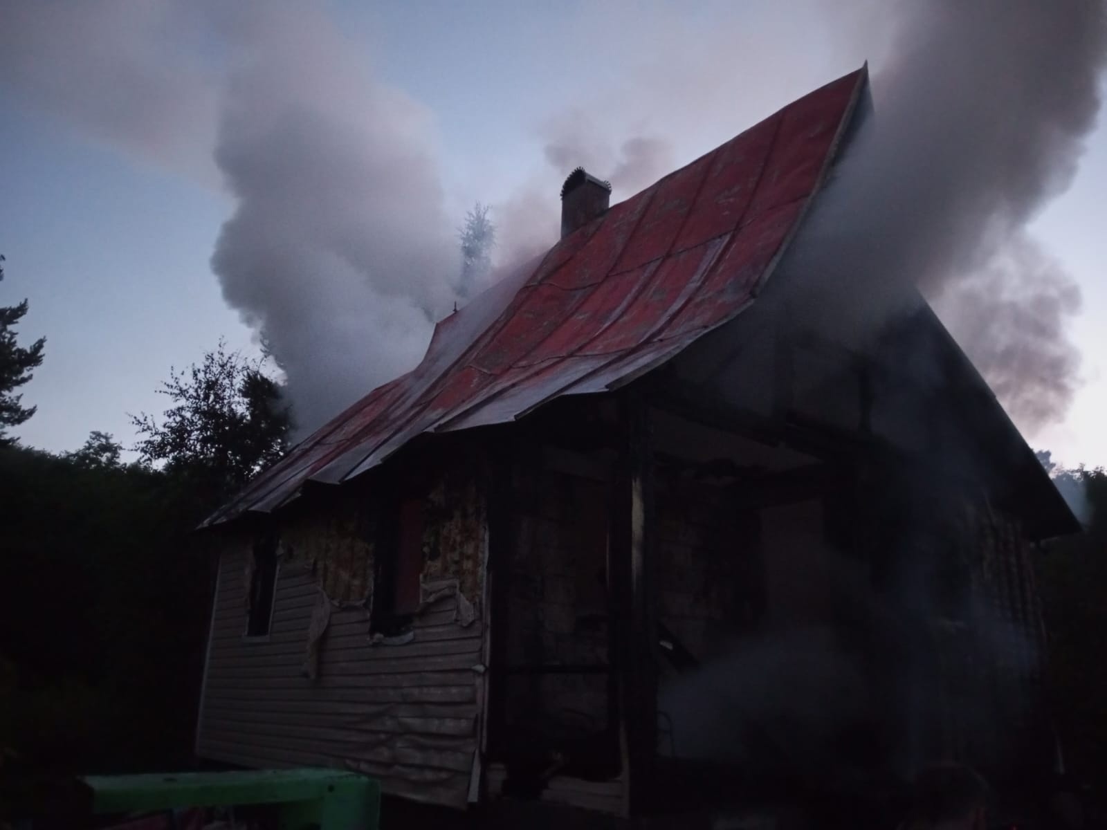 Огнеборцы пять часов тушили ночной пожар в Северном Приладожье