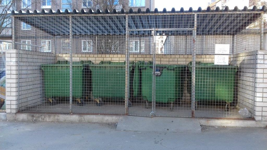 Суд встал на сторону мэрии Петрозаводска, обязав управляющую компанию следить за порядком на мусорной площадке