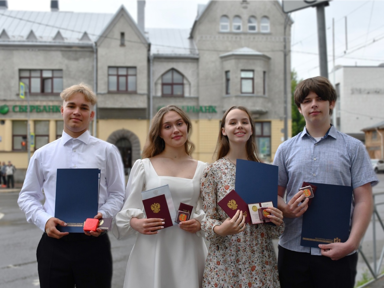 Четыре выпускника на юге Карелии пересдали ЕГЭ на высший балл