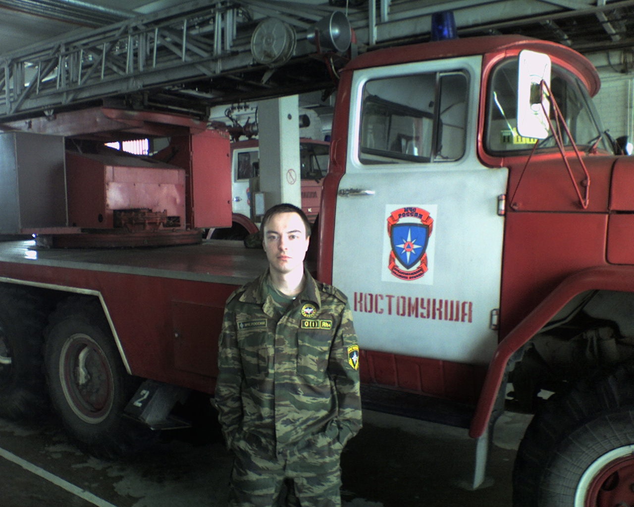 «За спиной — сотни ликвидированных пожаров, ДТП и ЧС», — спасатель из Костомукши с 25-летним стажем отмечает день рождения