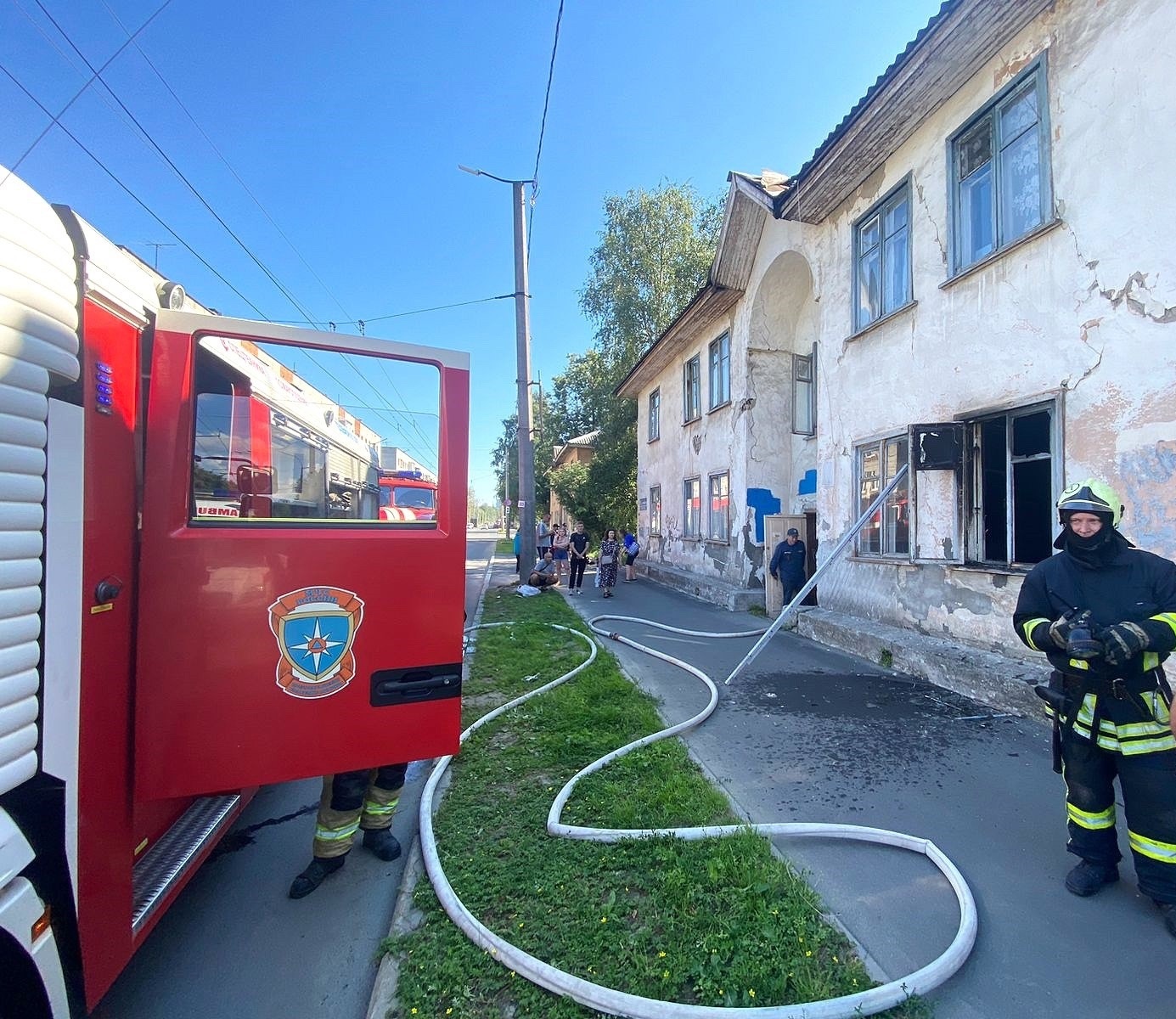 «Из окон валил черный дым»: стали известны подробности пожара в Петрозаводске, где женщина получила 80% ожогов тела