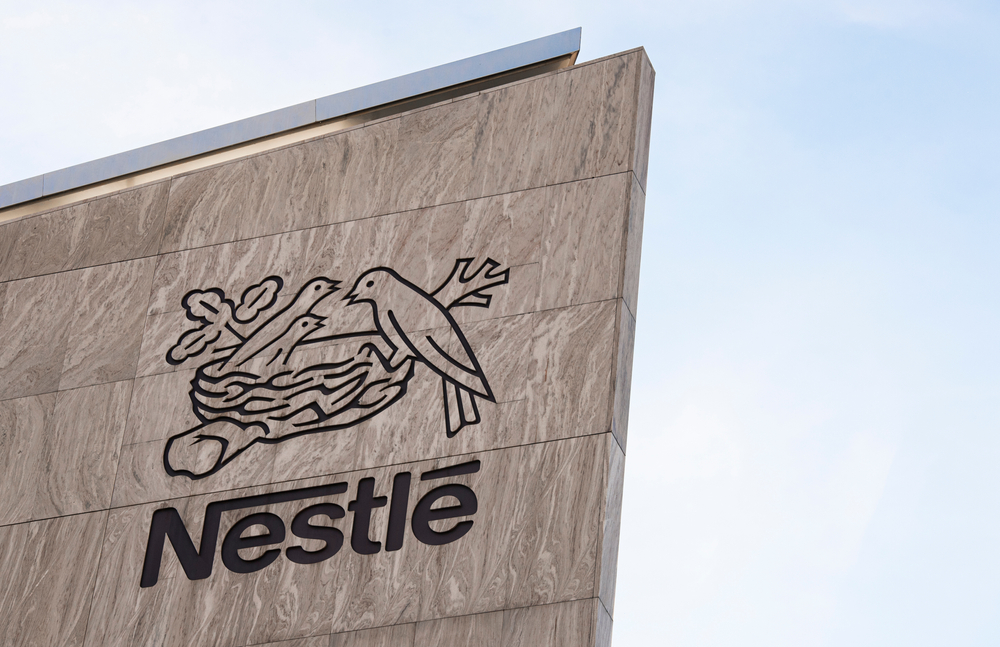 Nestle обвинили в продаже воды с фекальными бактериями