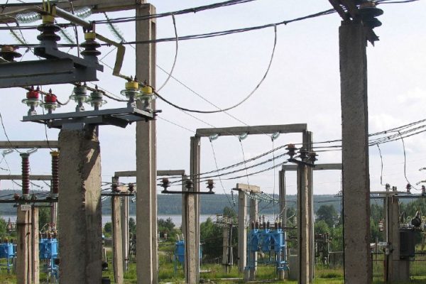 Минстрой объяснил, почему в Пяозере перебои с электричеством: Энергетики Лоухского района заменили более 20 опор