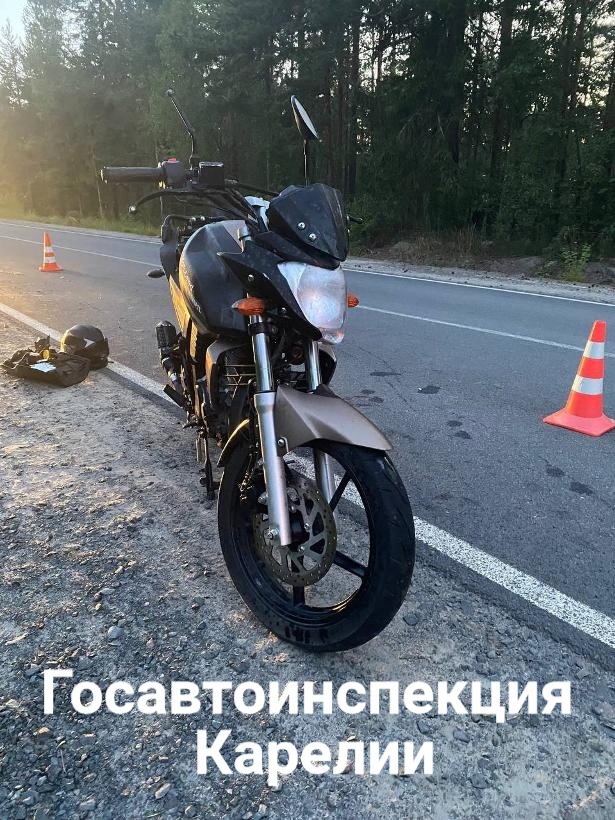 Юный мотоциклист без прав улетел в кювет под Петрозаводском