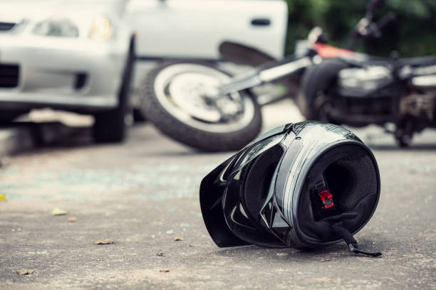 Мотоциклист при обгоне врезался во встречную иномарку на трассе в Карелии