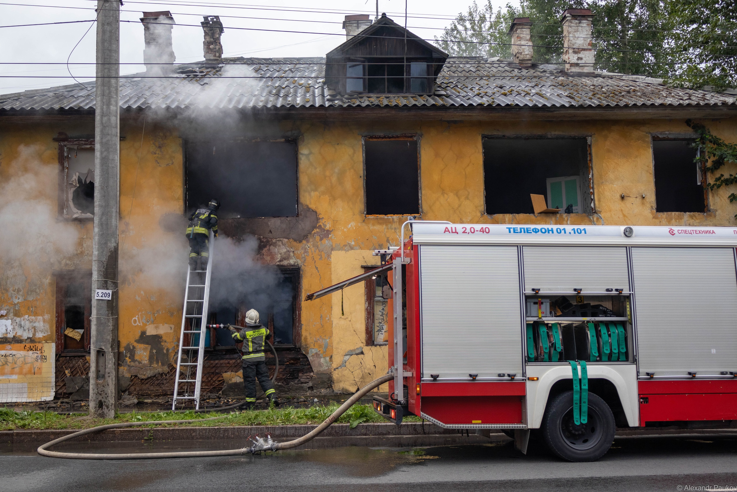 Расселенный дом горел  в Петрозаводске