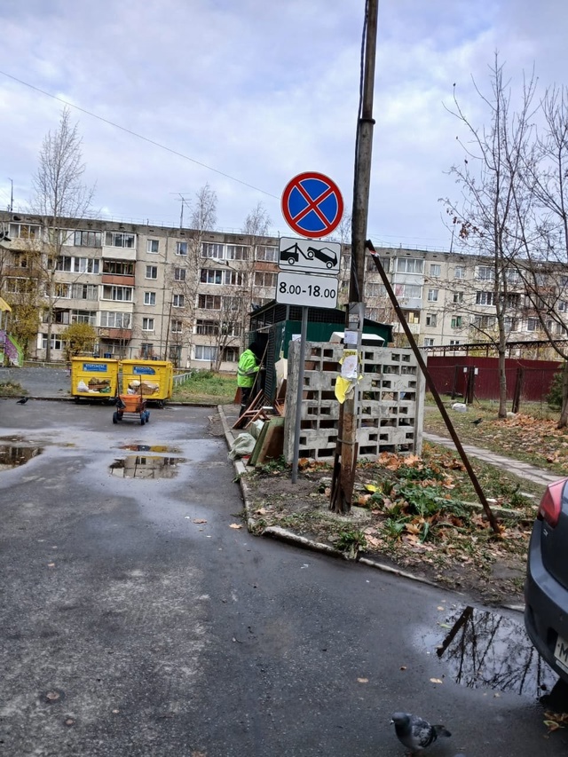 Автомобилистов в Петрозаводске попросили не заставлять машинами проезд к мусорным контейнерам