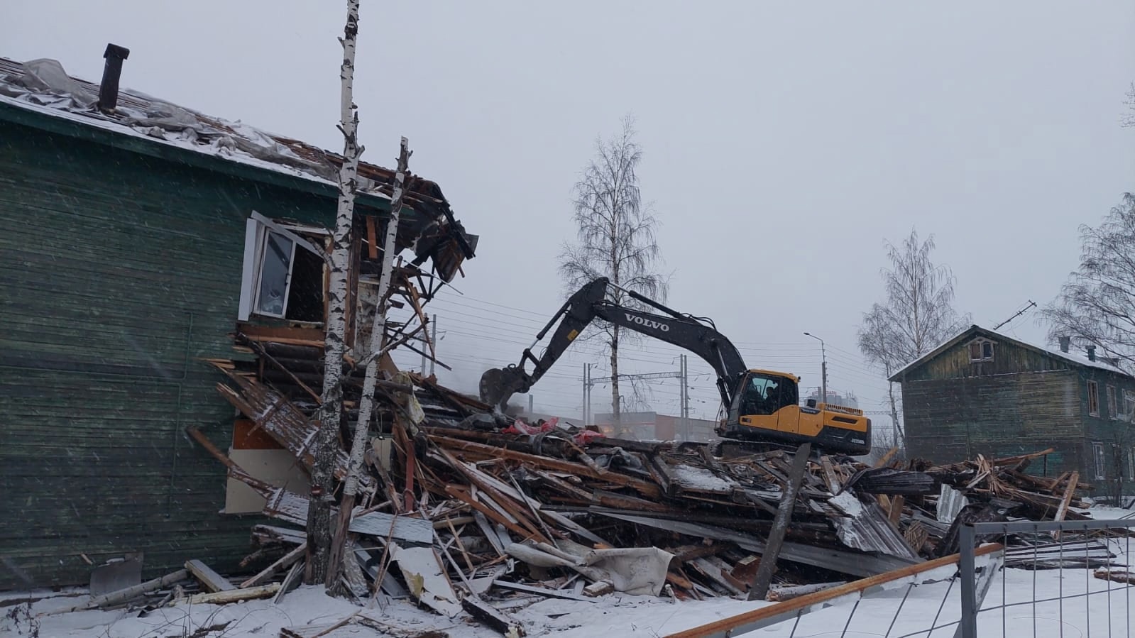 В Петрозаводске снесен первый дом, расселенный по программе КРТ