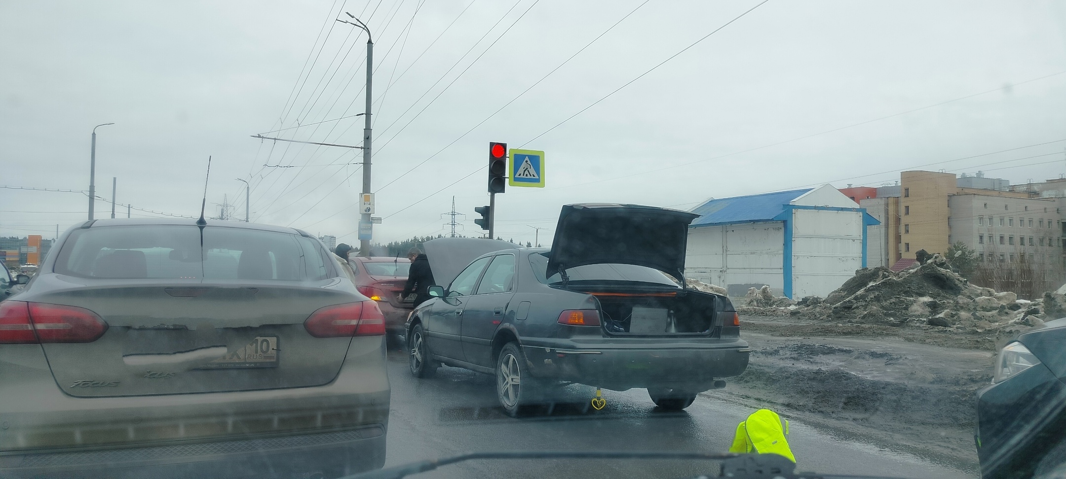 Разогнавшаяся машина пошла на таран легковушки в Петрозаводске