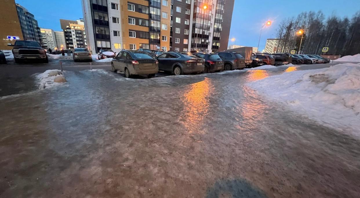 «Крыльев нет»: жители Петрозаводска пожаловались на травмы, полученные от падения из-за гололедицы в Петрозаводске