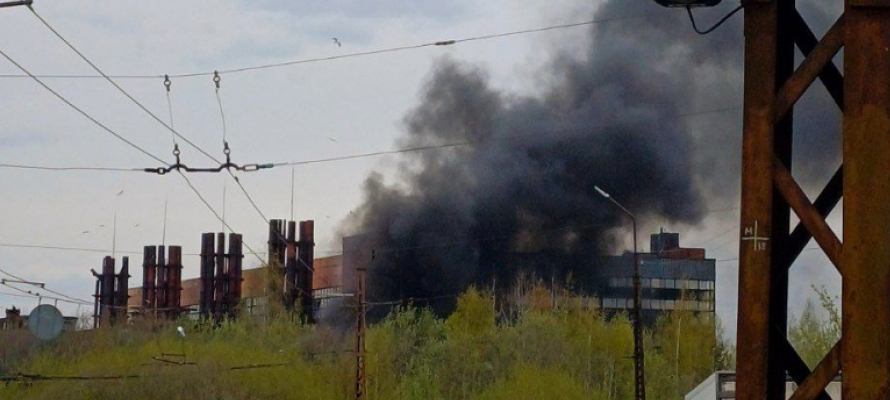 Столб черного дыма заметили над заводом «Авангард» в Петрозаводске