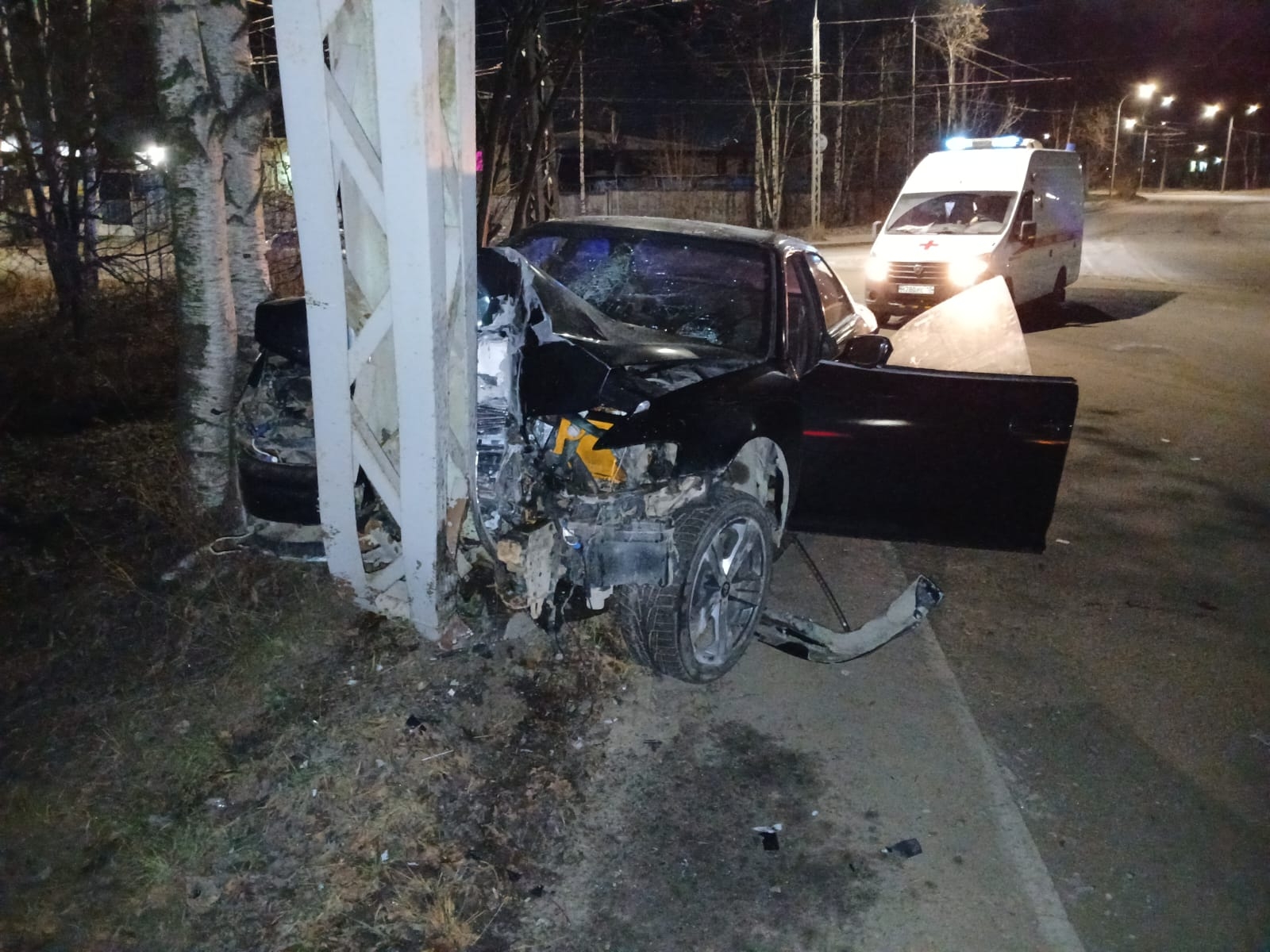 Три человека пострадали в ночной аварии в Петрозаводске