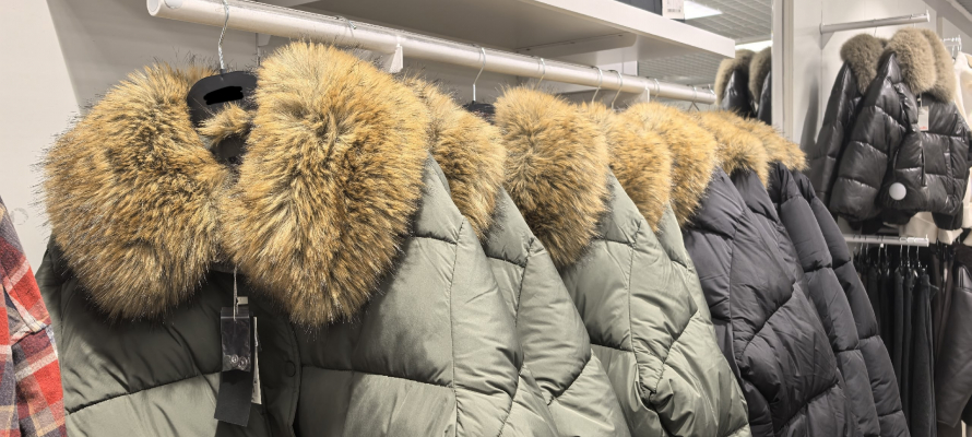 Бездомный петрозаводчанин украл из магазина зимнюю куртку стоимостью 45 тысяч рублей