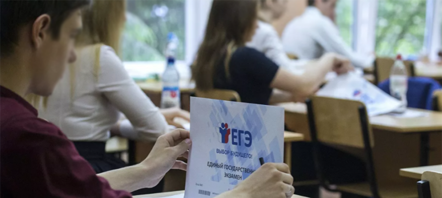 Руководитель Рособрнадзора призвал родителей не пугать детей работой дворником