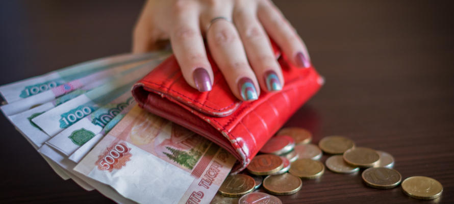 Стало известно, где сильнее всего снизились зарплаты в России
