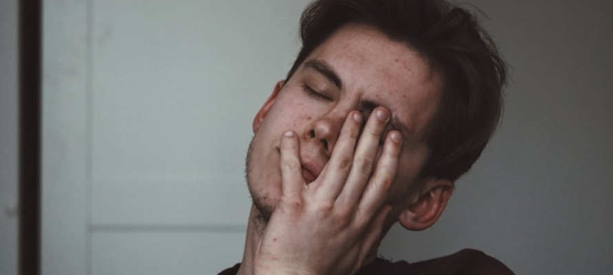 Сомнолог объяснил, как высыпаться зимой