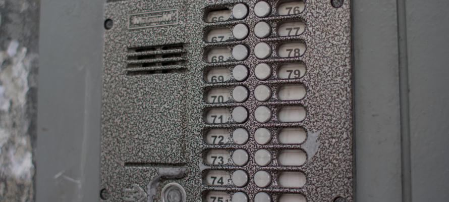 Петрозаводчанин потерял полмиллиона рублей после звонка о замене домофона