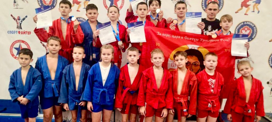 Юные самбисты из Карелии завоевали восемь медалей на турнире в Ленобласти