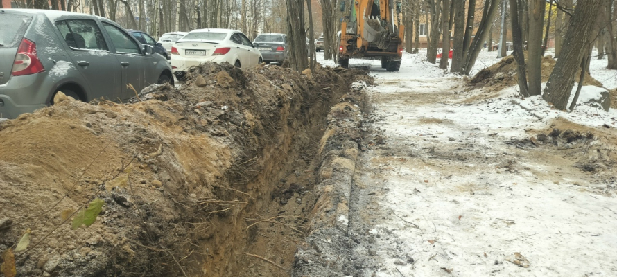 В Петрозаводске бывший сотрудник угнал погрузчик, но застрял в канаве на обочине