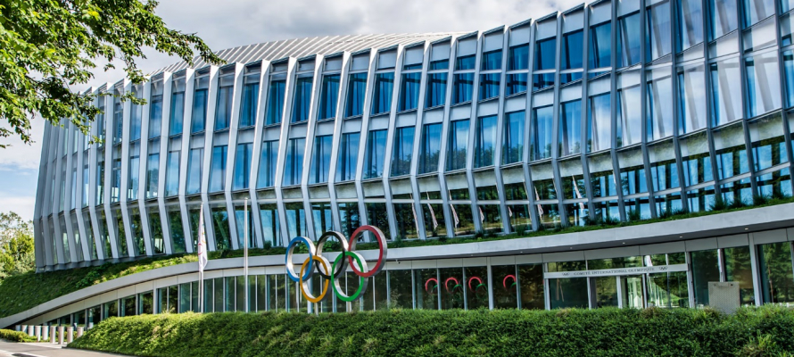 МОК разрешил юным российским спортсменам вернуться в международный спорт
